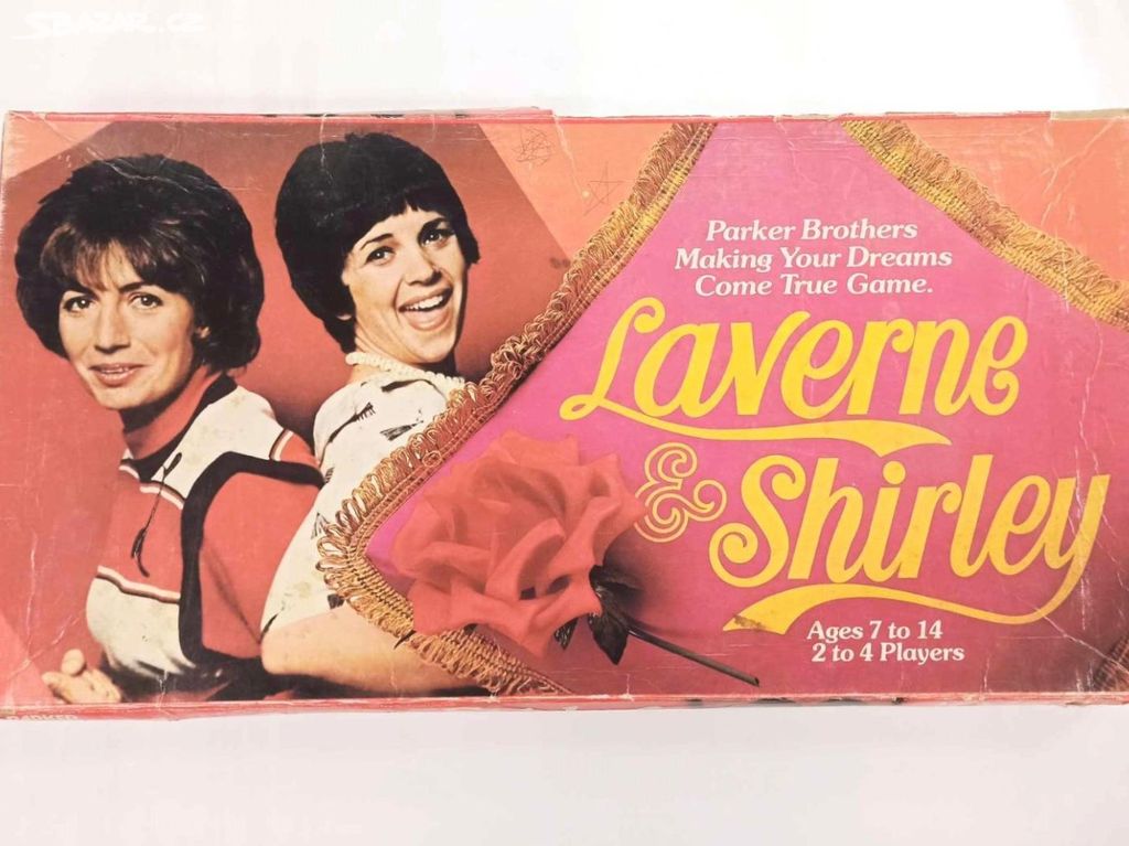 RETRO STOLNÍ HRA LAVERNE & SHIRLEY - USA - 1977