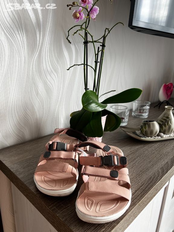 Růžové sandálky,  vel. 41, nové