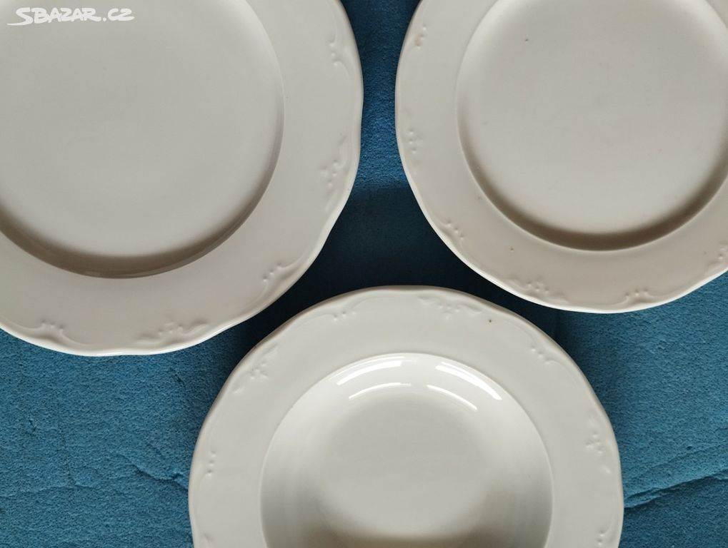 Keramika, porcelán: talíře, tácy, hrníčky, misky