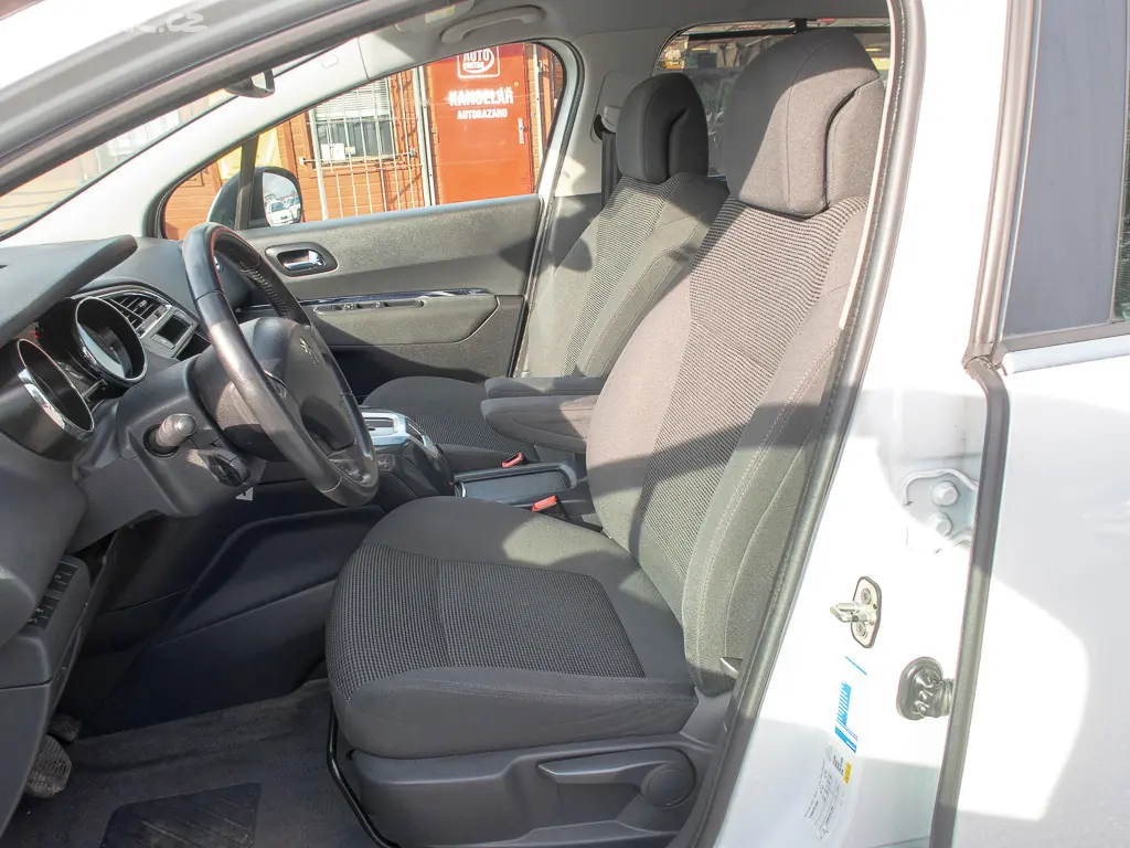 Peugeot 5008 FL 1.6HDI 88KW mat 7sedadel - fotka 6