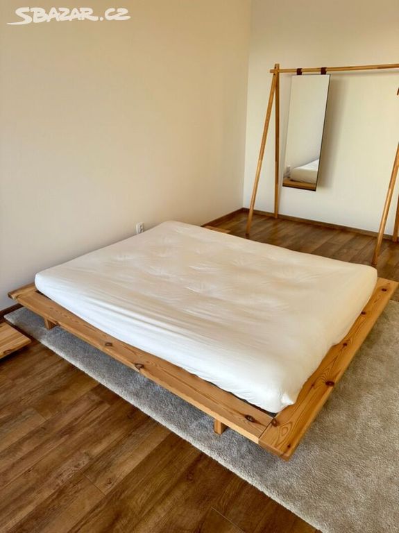 Postel - futonová matrace, masiv, borovicové dřevo