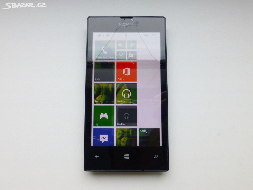 Mobilní telefon - Nokia Lumia 520