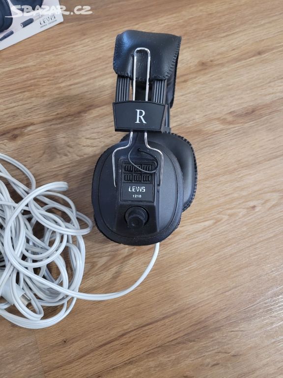 Levis sales bt headphones
