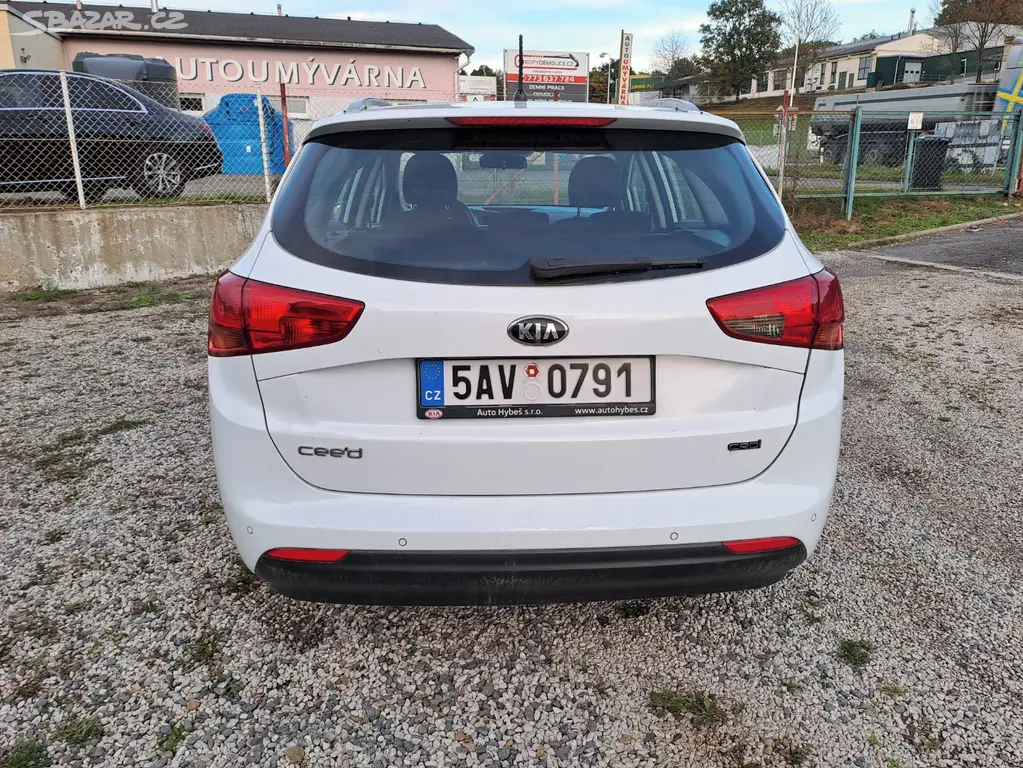 Kia Ceed 1,6 CRDI, 100 kW, SW - fotka 4