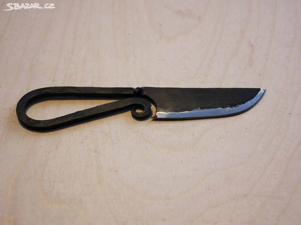 Ručně kovaný nůž, délka 17 cm