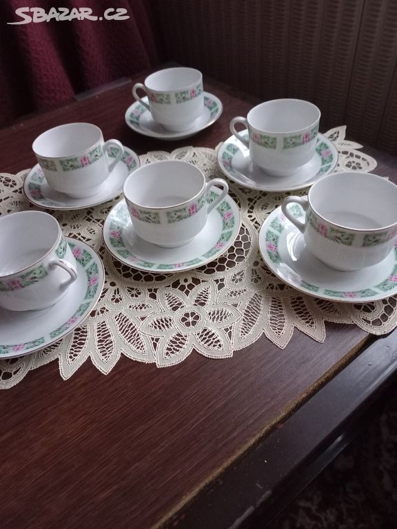 Retro porcelánové šálky a podšálky čína