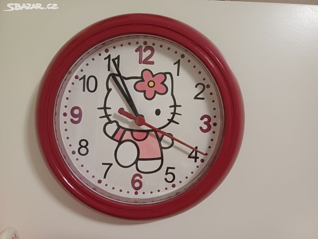 Nástěnné hodiny Hello Kitty
