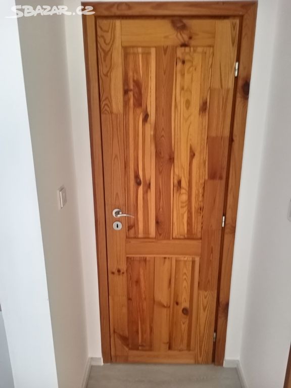 Dřevěné dveře + obložky 60 cm