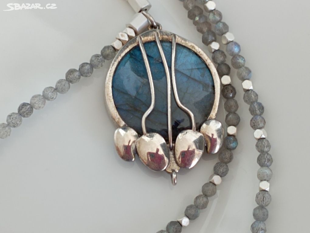 Přívěsek a náhrdelník z modrého labradoritu