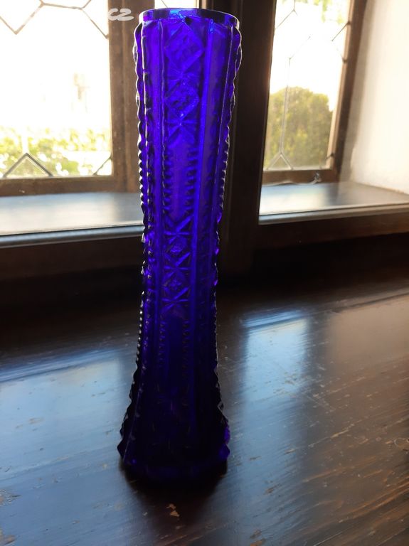 Kobaltová váza z lisovaného skla - Crystalex