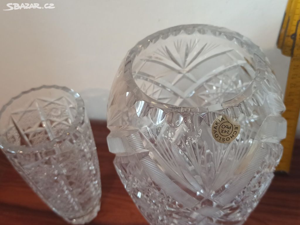 Broušené vázy - 2 ks