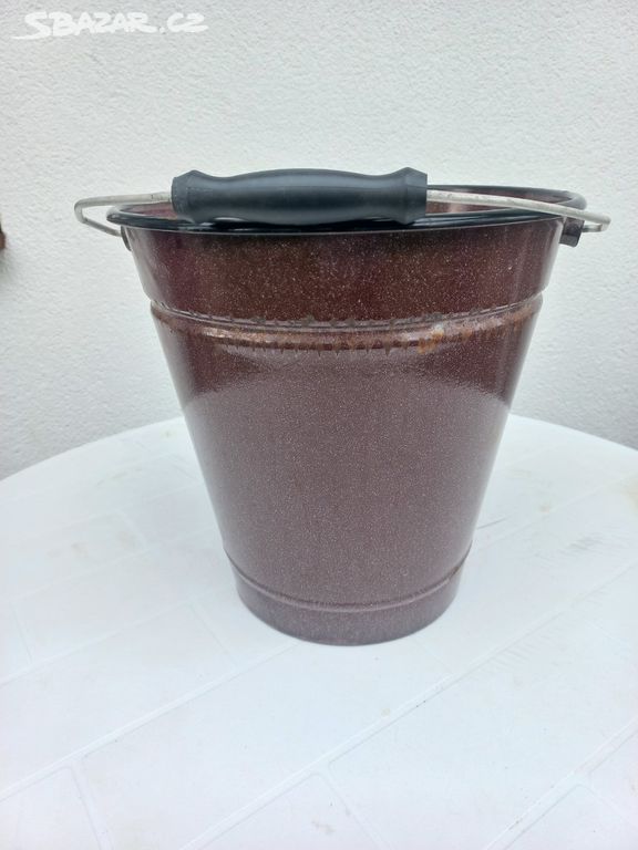Smaltovaný kbelík