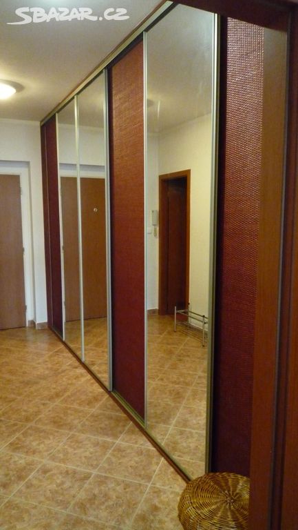 Vestavné skříně s posuvnými dveřmi 434 cm