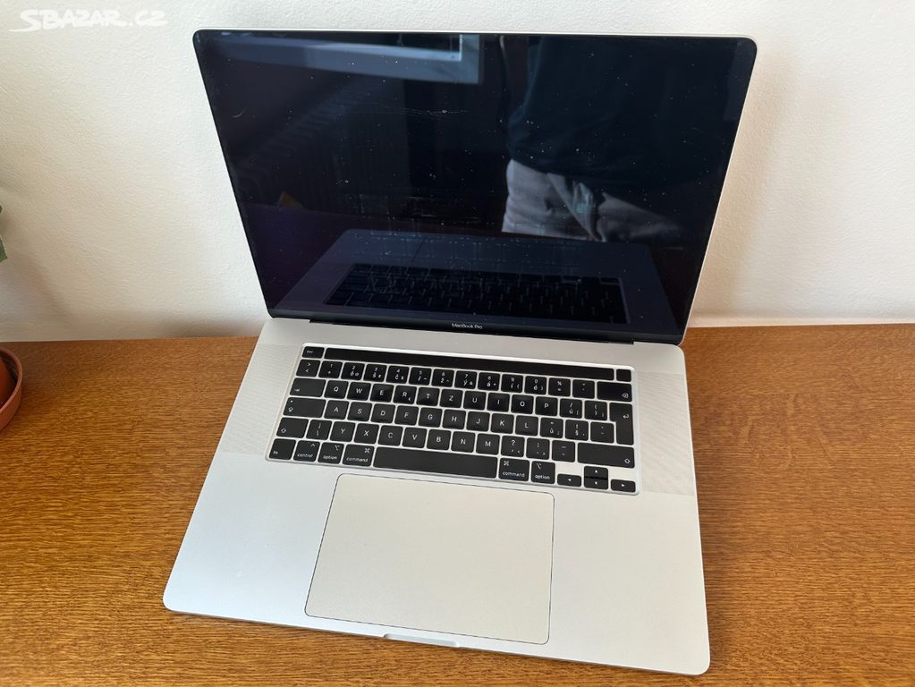 MacBook Pro 16" 2019 Silver  nefunkční display