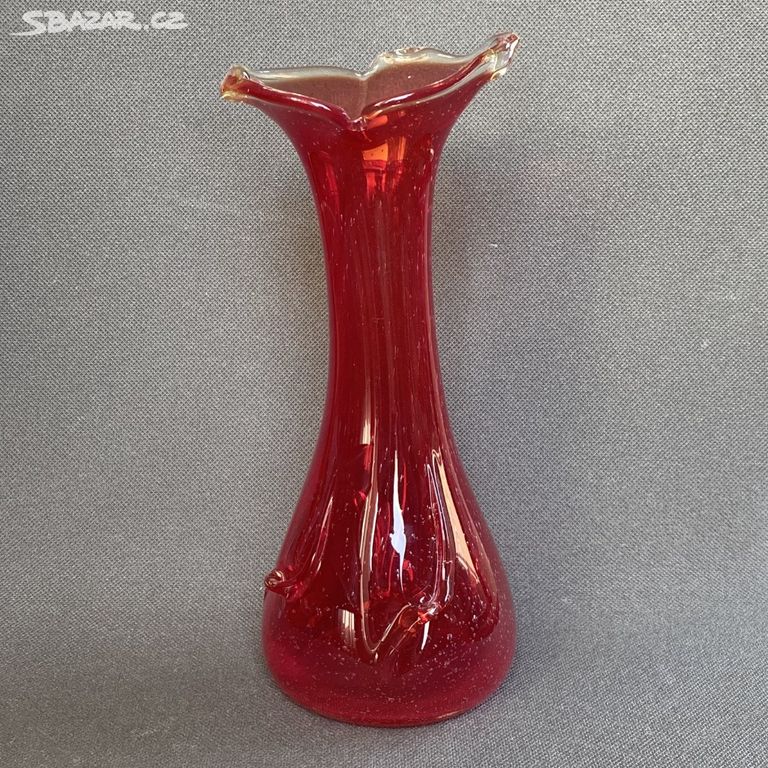 Velká tvarovaná váza, muránské hutní sklo