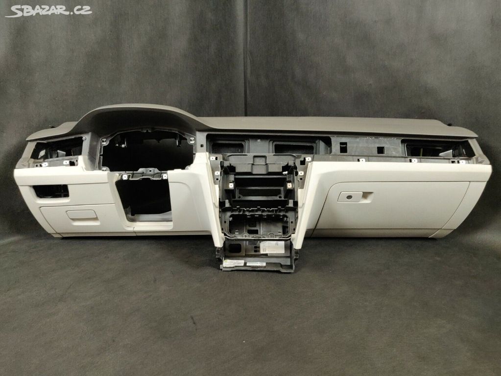 VW Arteon Passat B8 palubni deska