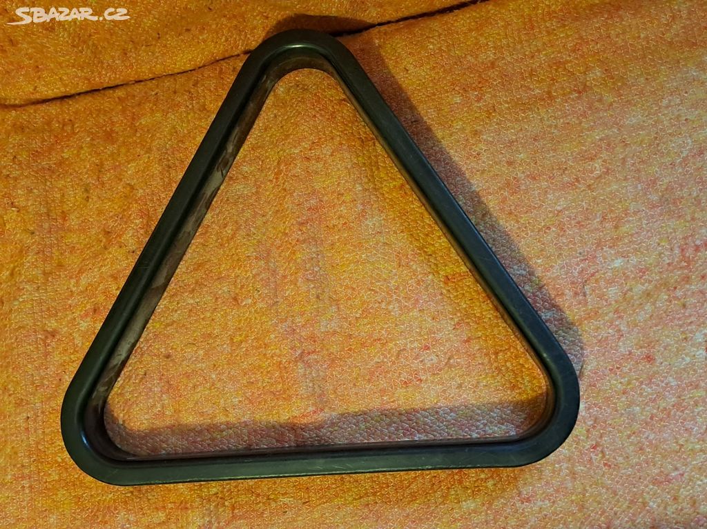 Trojúhelník POOL plastový černý