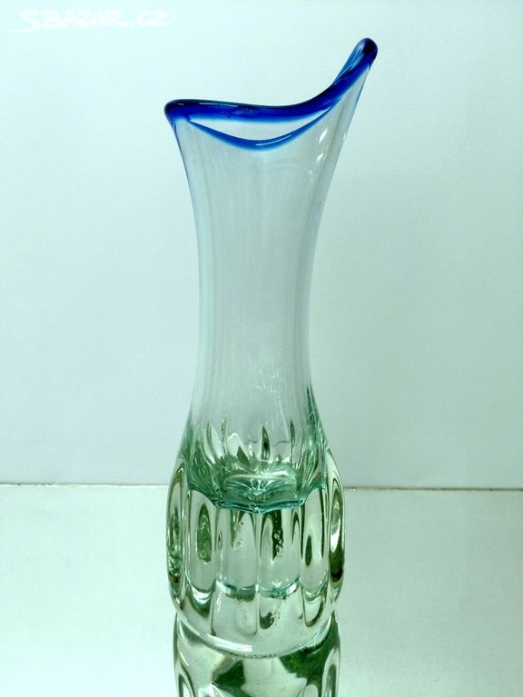 Váza z hutního skla / Josef Hospodka