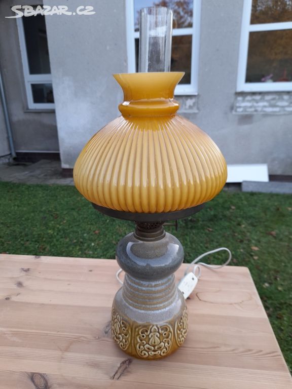 Porcelánová stolní lampa