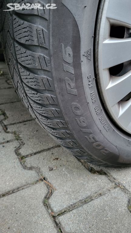 Zimní pneu 205/60 R16 Pirelli