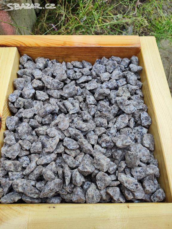 Kamenná drť Granit šedý 16-22mm 20kg