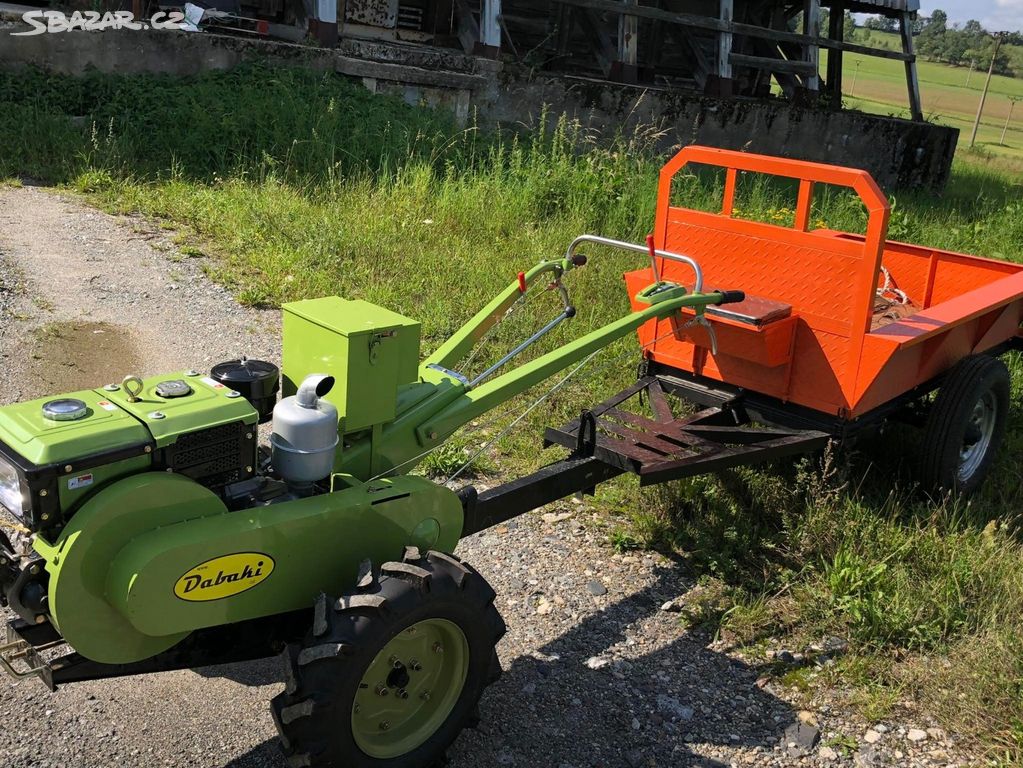Dvoukolový traktor ZUBR s návěsem