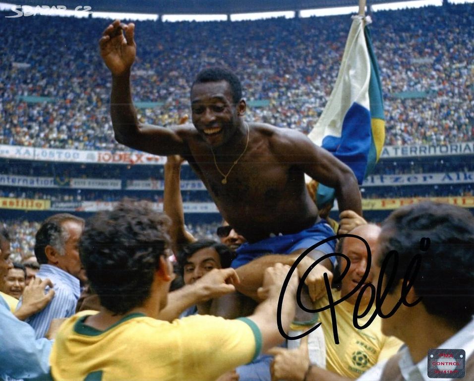 Pelé - velká fotografie s podpisem, COA + hologram
