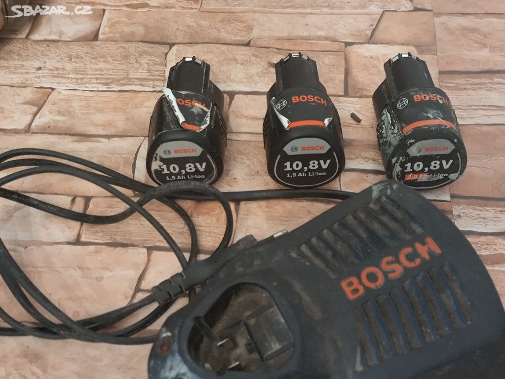 Bosch 10,8 V baterie 3x + nabíječka