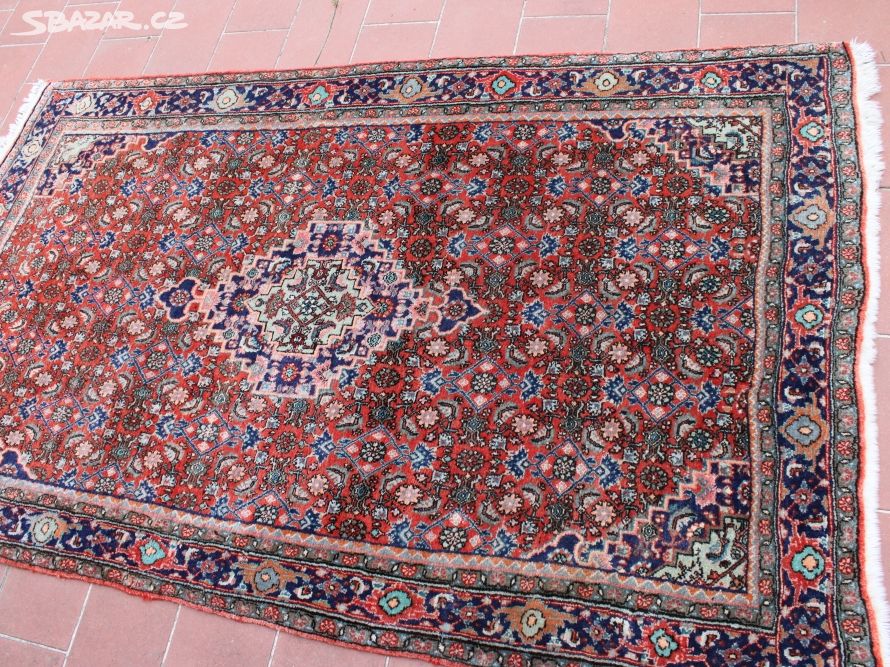 starý ručně vázaný koberec -Irán