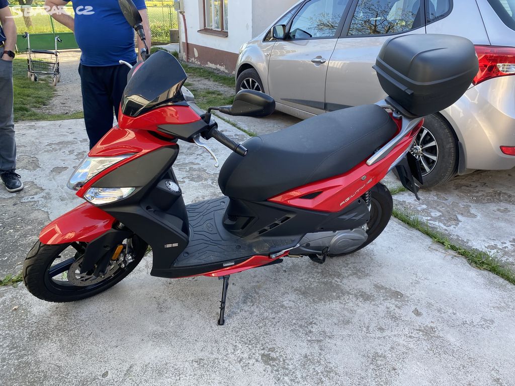 skútr KYMCO Agelity + helmy, kufr, nová baterie