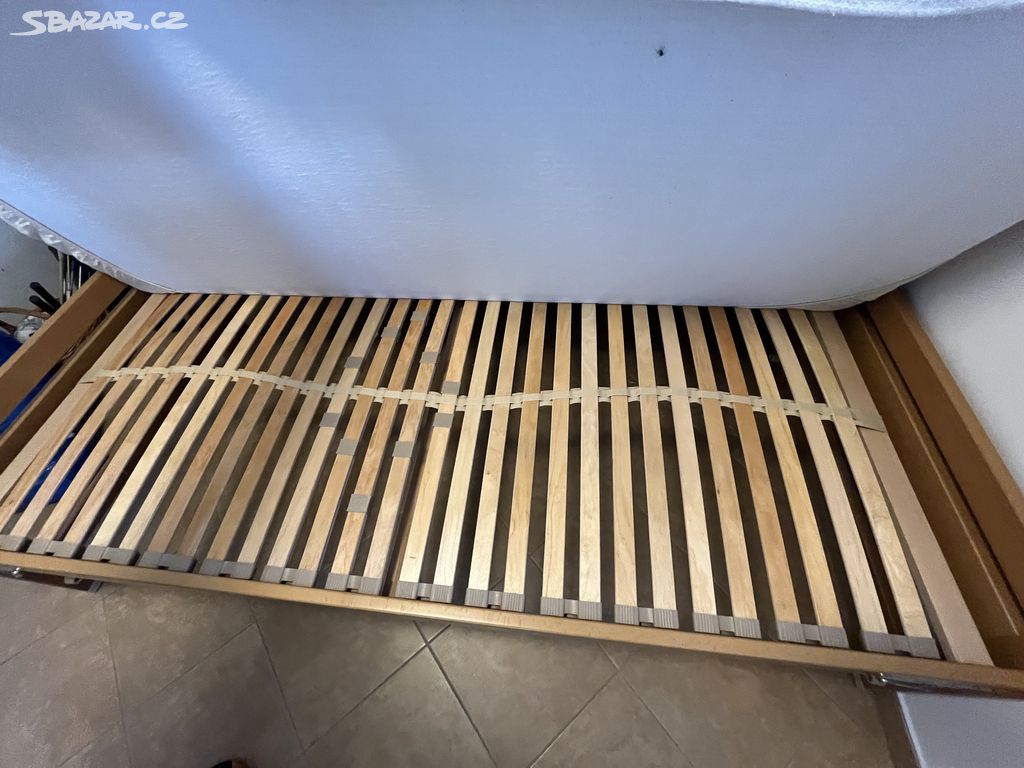 skládací postel z masivu 180x200 cm