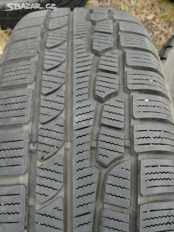 Zimní pneu Nokian 215/70/16 100H