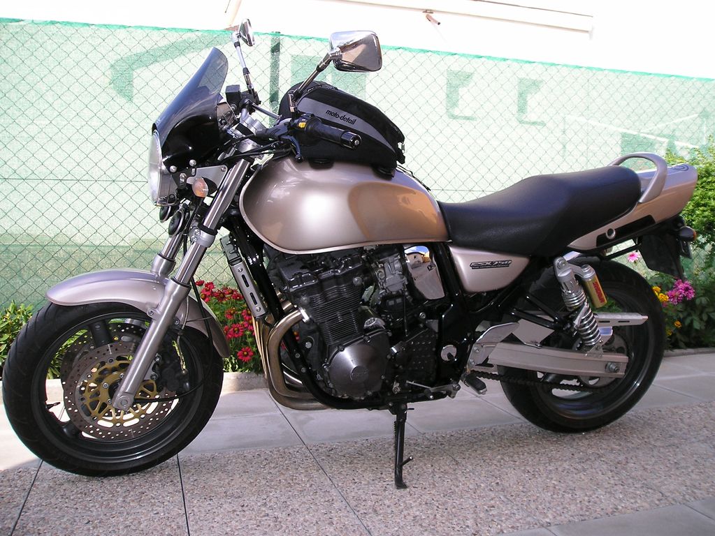 SUZUKI GSX 750 Inazuma