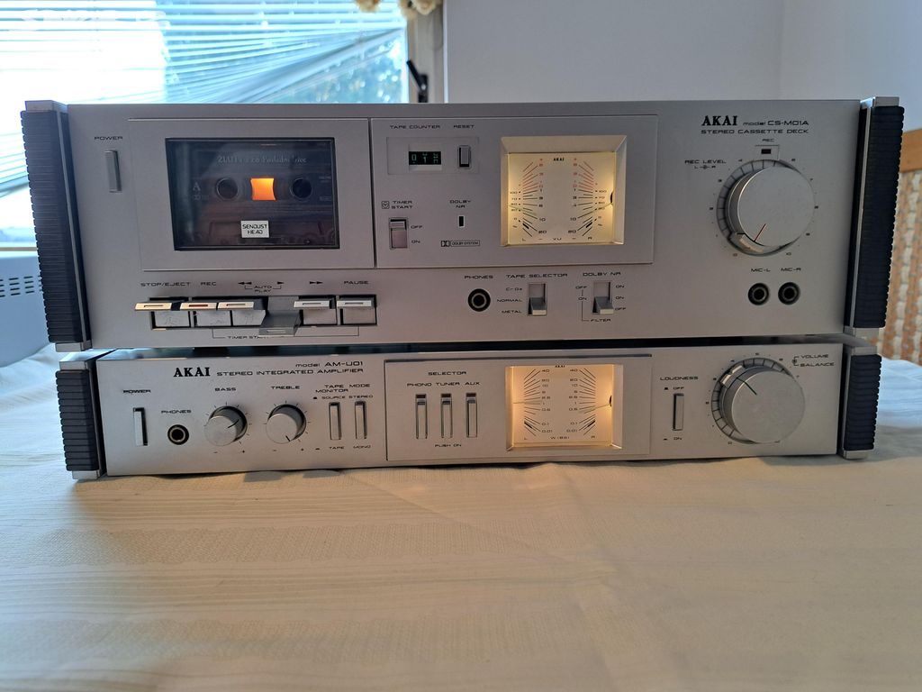 Zesilovač a tape deck Akai - TOP stav