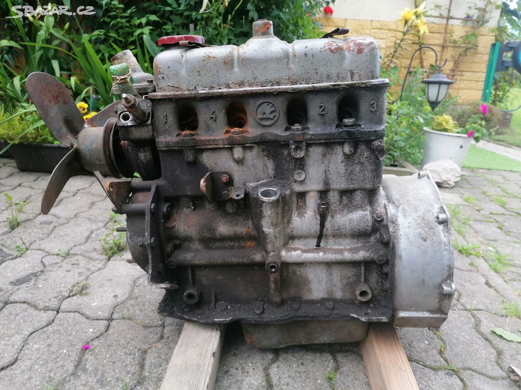 Blok motoru staré Škoda Octavia