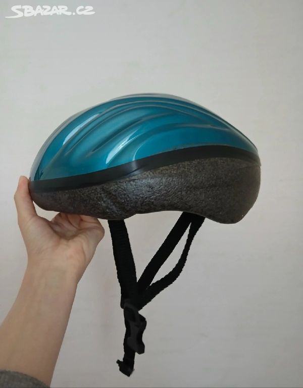 Přilba / helma na kolo nebo brusle