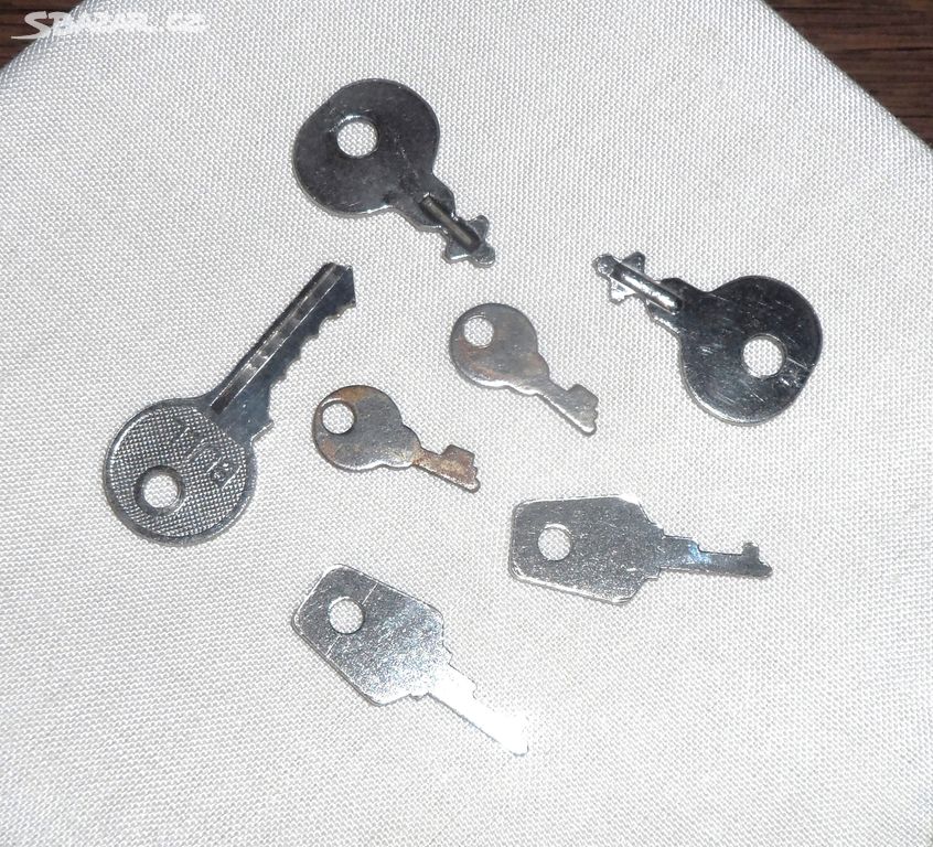7x kovový klíč, malý KLÍČEK, různý