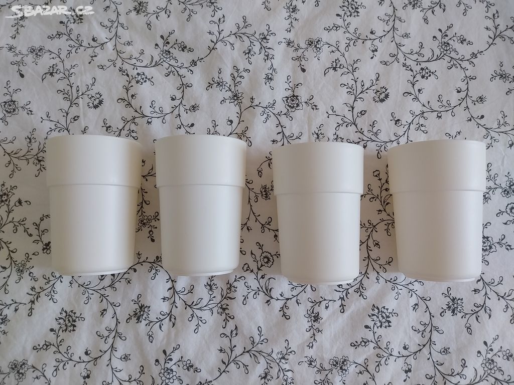 4x plastové kelímky Ikea