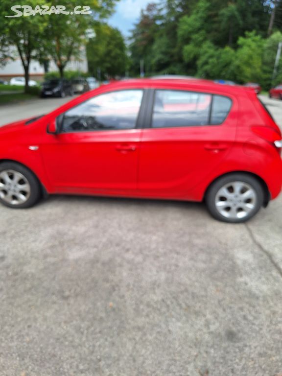 Auto hyundai i20