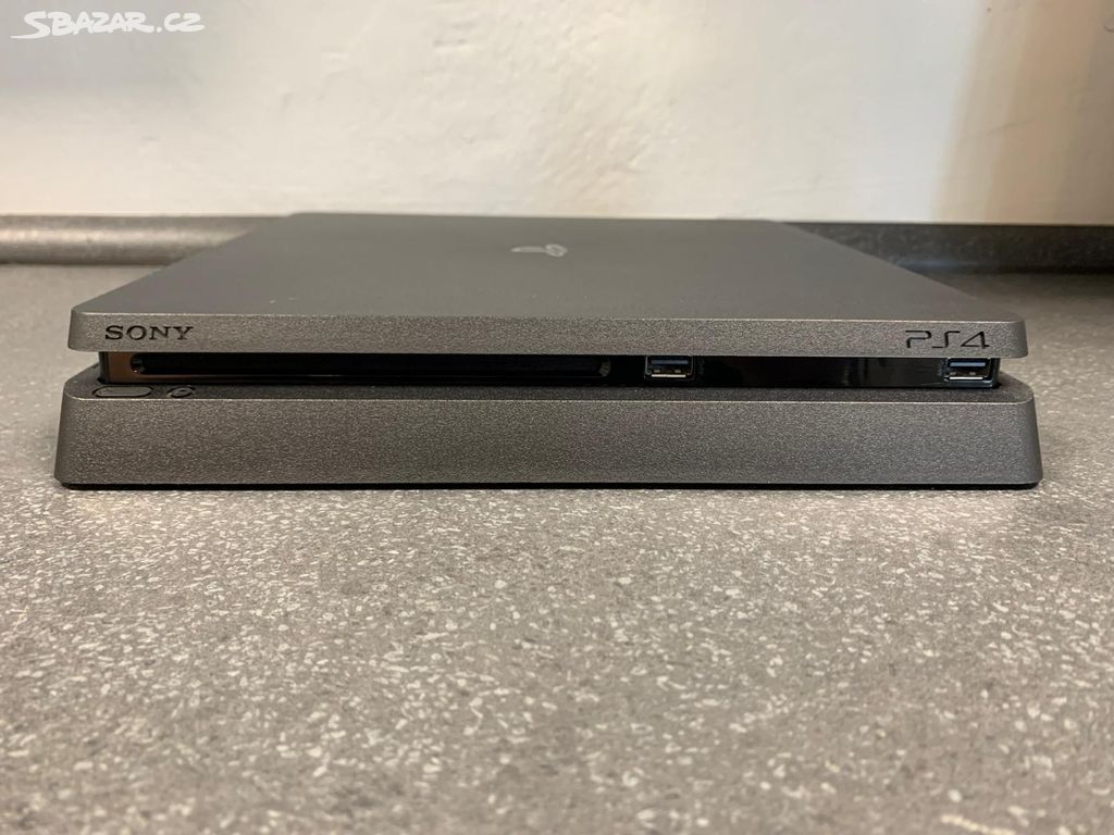 PlayStation 4 Slim 500Gb s jedním ovladačem