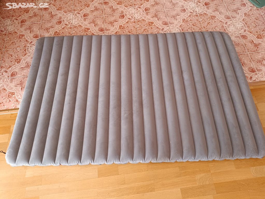 Nafukovací matrace
