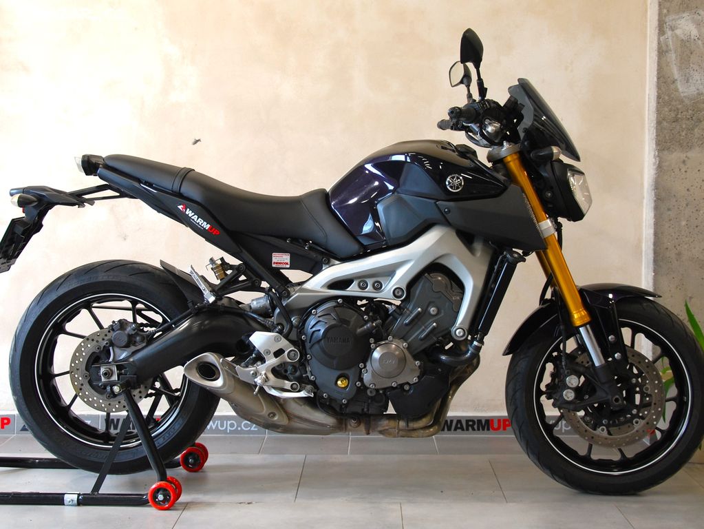 Yamaha MT-09 - hezký stav