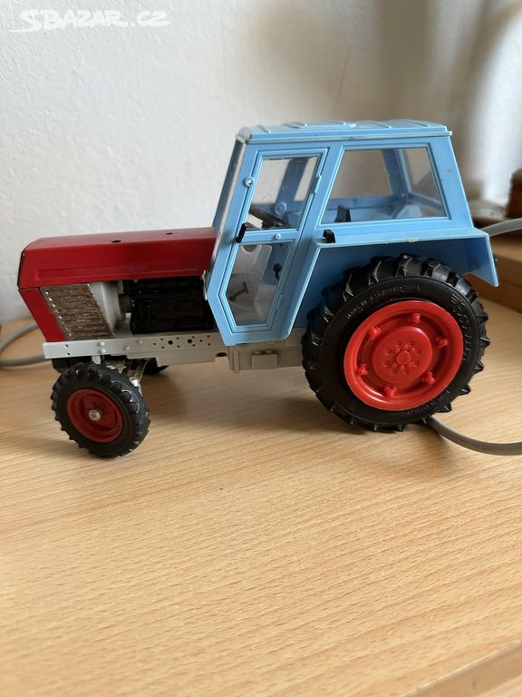 Stará retro hračka Traktor Zetor Crystal KDN
