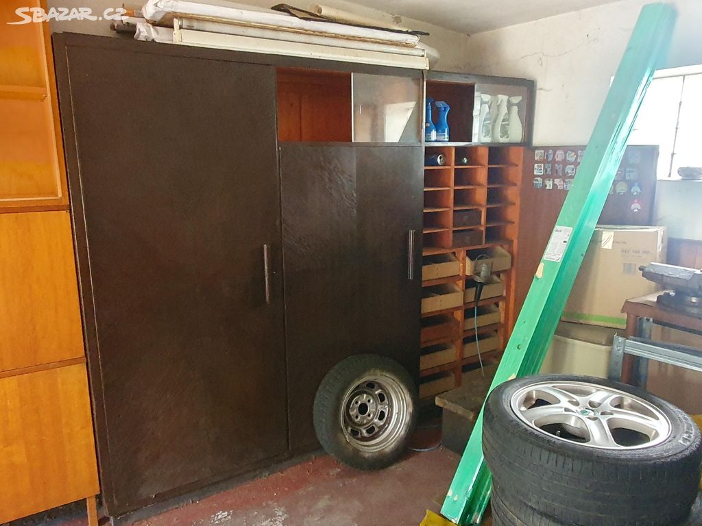 Velká skříň z garáže