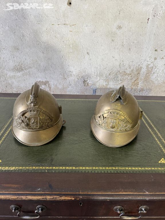 Starožitné mosazné hasičské přilby (102035/36)