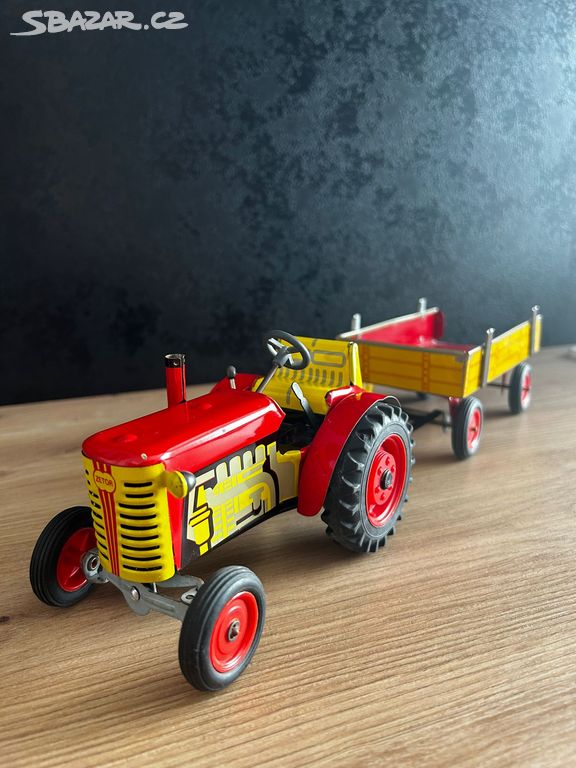 Retro plechový traktor Zetor