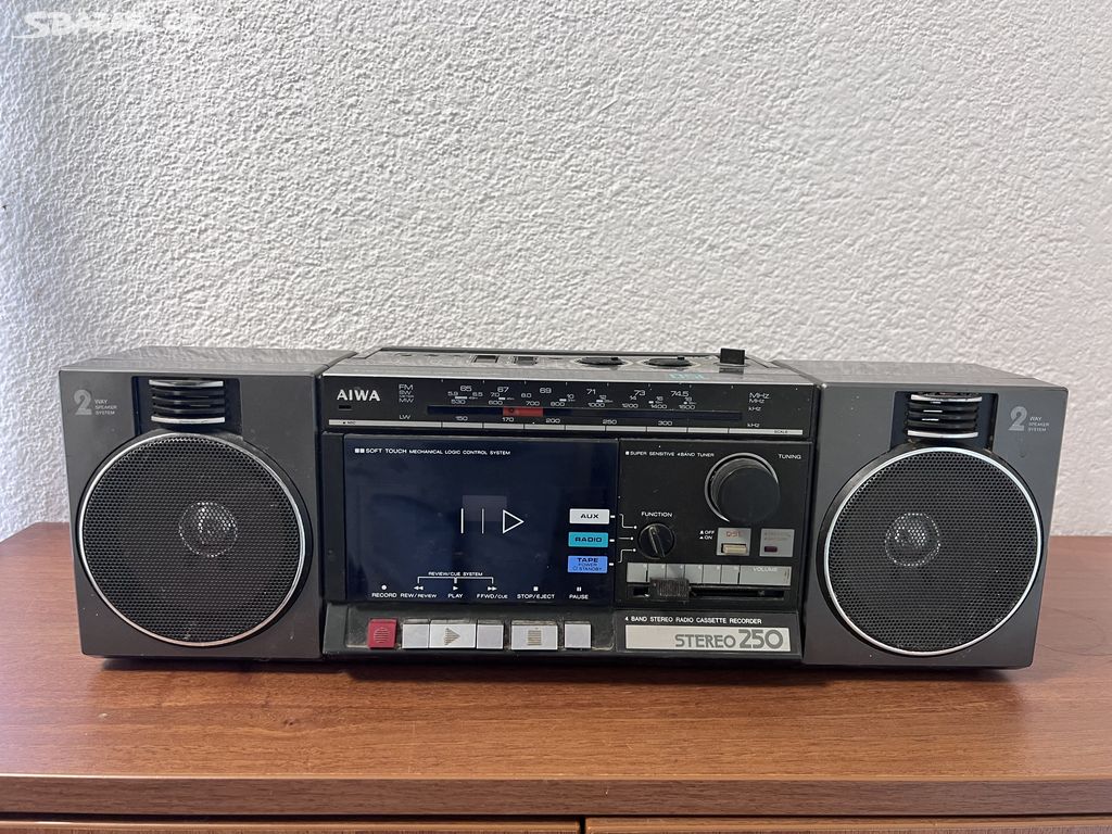 Aiwa cs-250v boombox 4 BAND STEREO RADIO CASSETTE