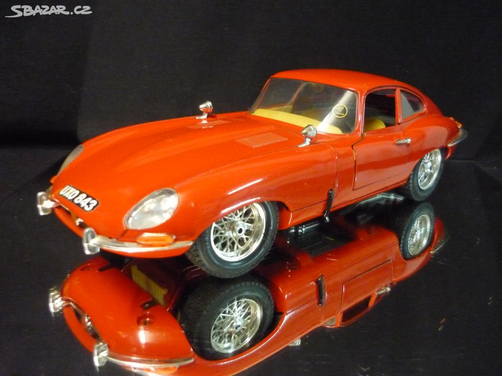 Jaguar E Type Coupe červený Bburago 1/18