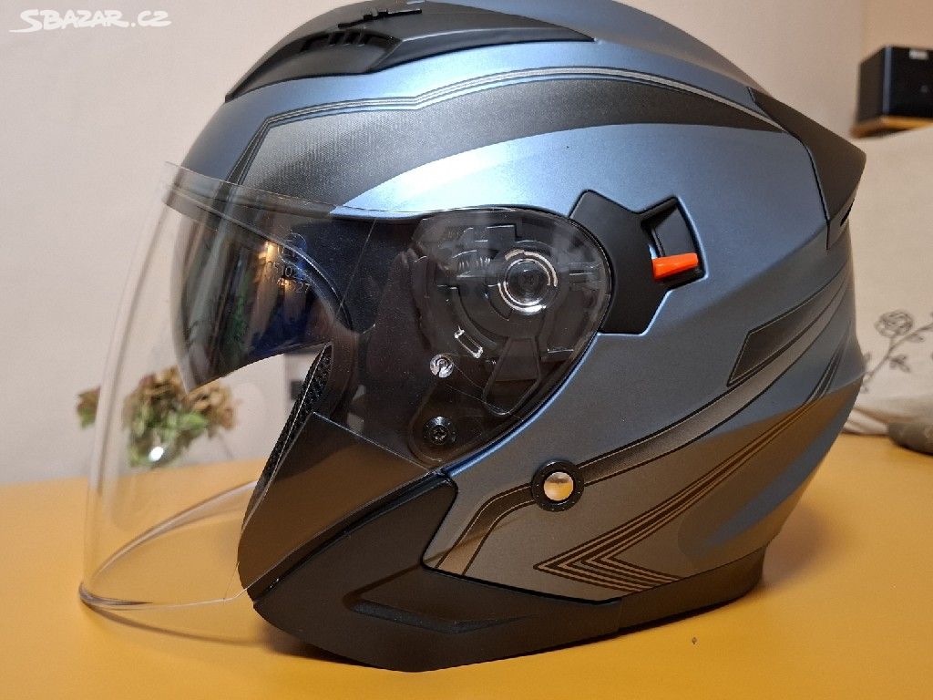 Přilba, helma na motocykl - HECHT 52627