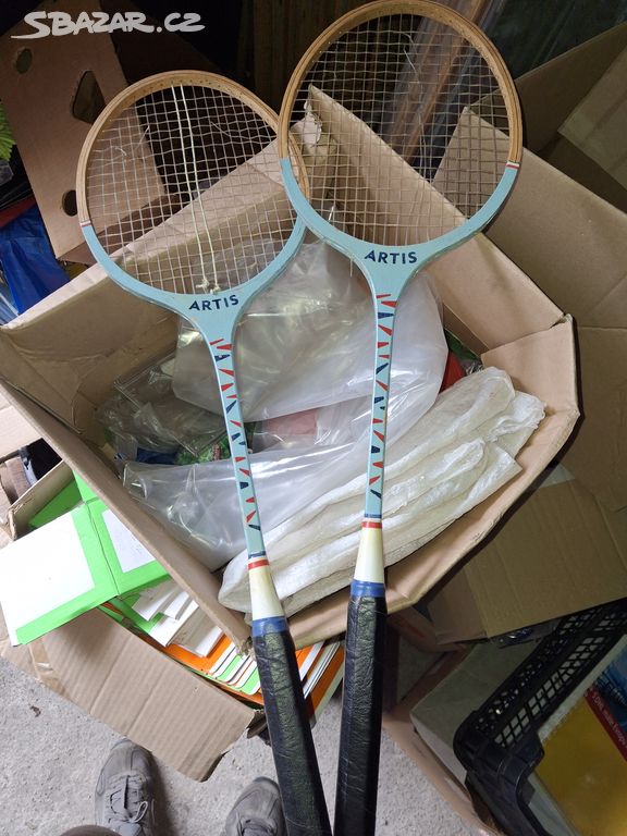 pálky na Badminton